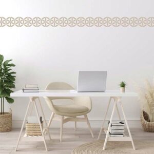 Wandgestaltung eines Arbeitszimmers mit einer schlichten Bordüre.